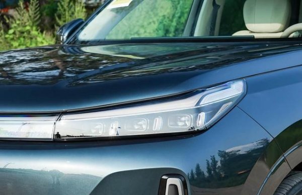 中融证券 车宽近2米，四驱版自重超2.5吨4.5s破百，吉利银河M9即将上市