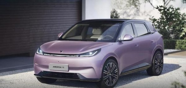 股策略 6.88-9.38万，北汽极狐首款A0级纯电小车开启预售